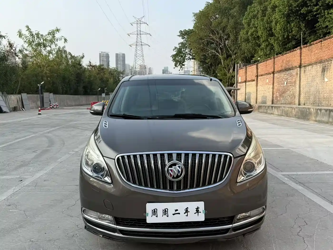 Photo 2 - Buick GL8