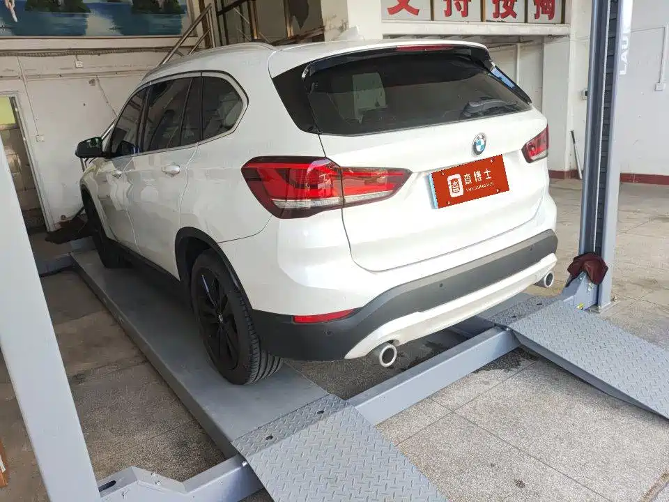 BMW X1 2022 sDrive20Li Fashion фото 3