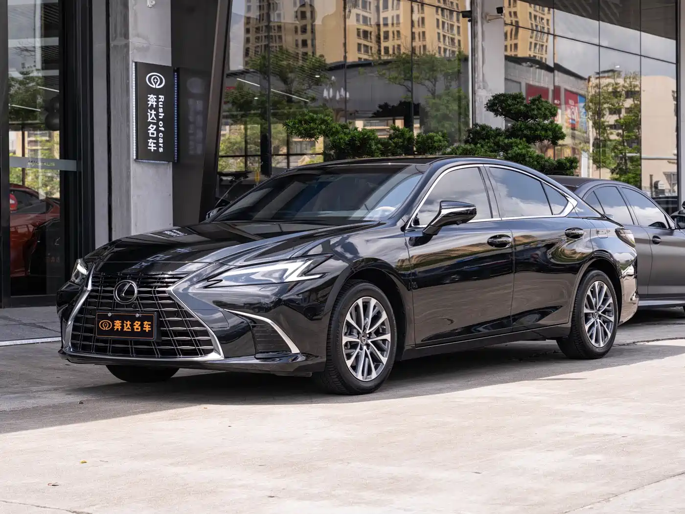 Lexus ES 2025 300h Ultimate Edition