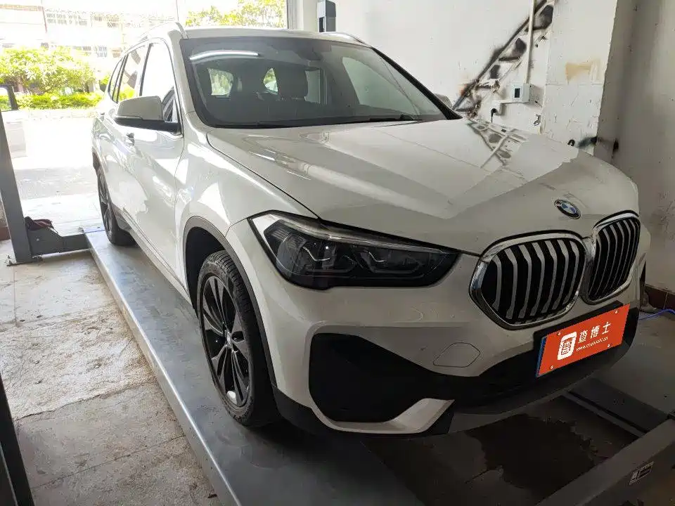 BMW X1 2022 sDrive20Li Fashion фото 2