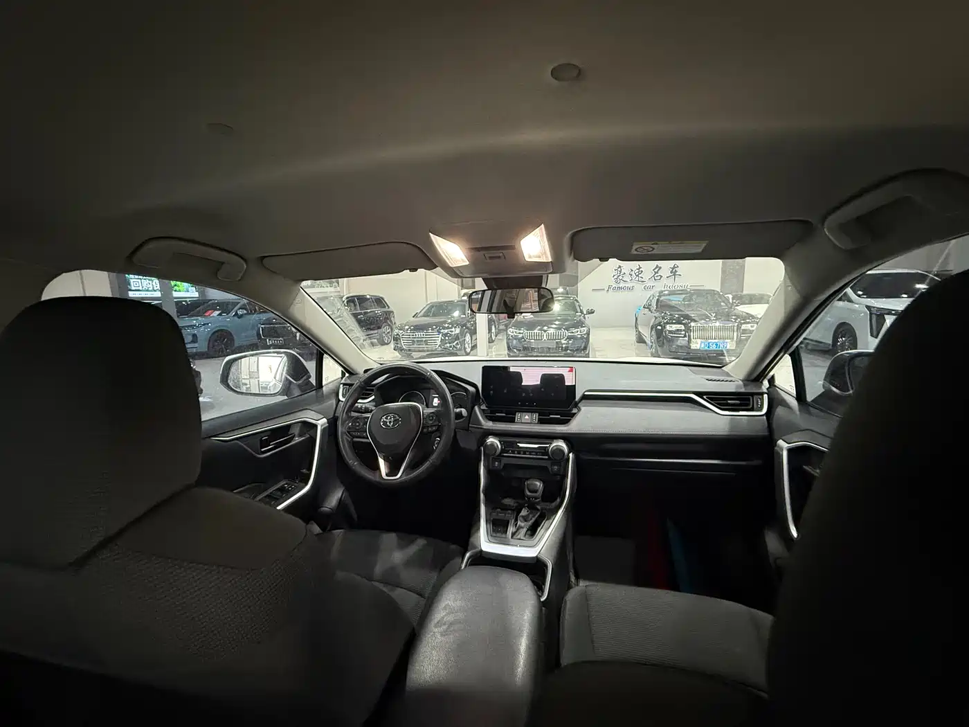 Toyota RAV4 Rongfang 2023 2.0L CVT 2WD Urban Edition фото 8
