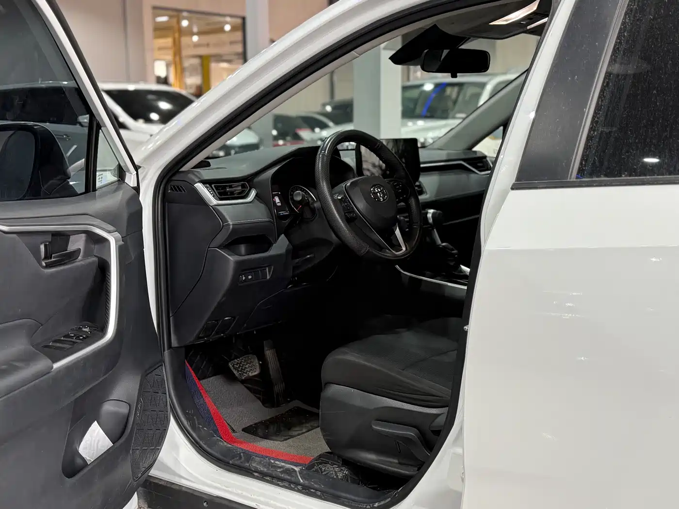 Toyota RAV4 Rongfang 2023 2.0L CVT 2WD Urban Edition фото 4