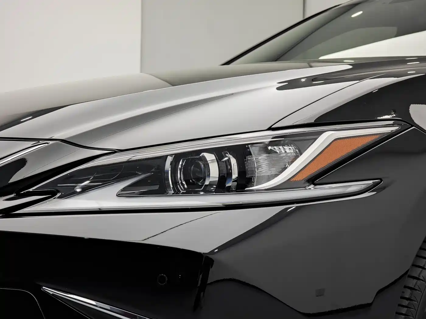 Lexus ES 2022 200 Excellence Edition фото 15