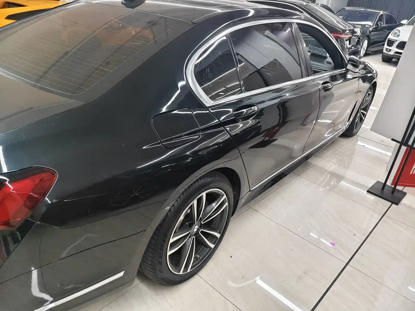 Photo 4 - BMW 7 Series