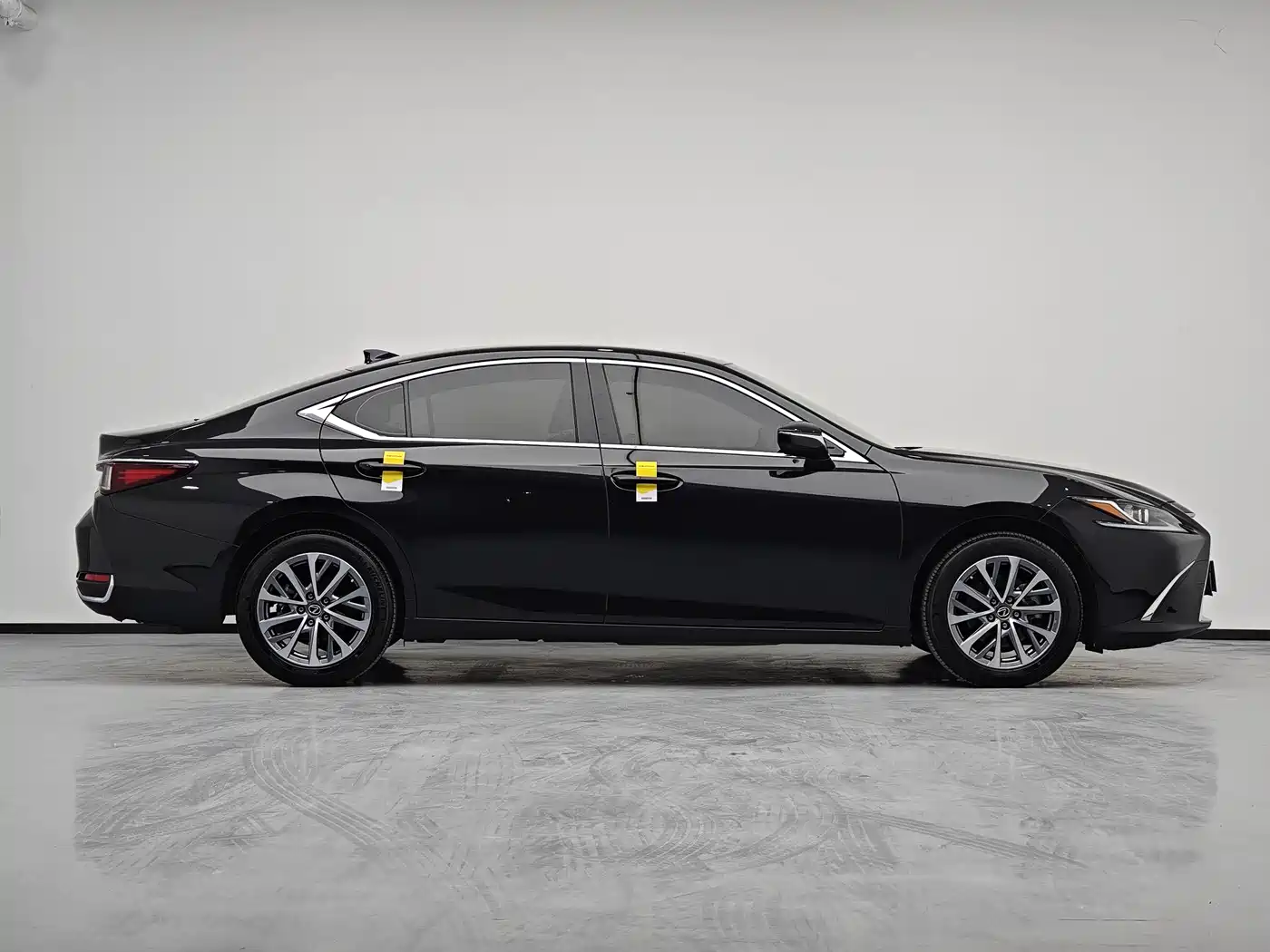 Lexus ES 2022 200 Excellence Edition фото 19