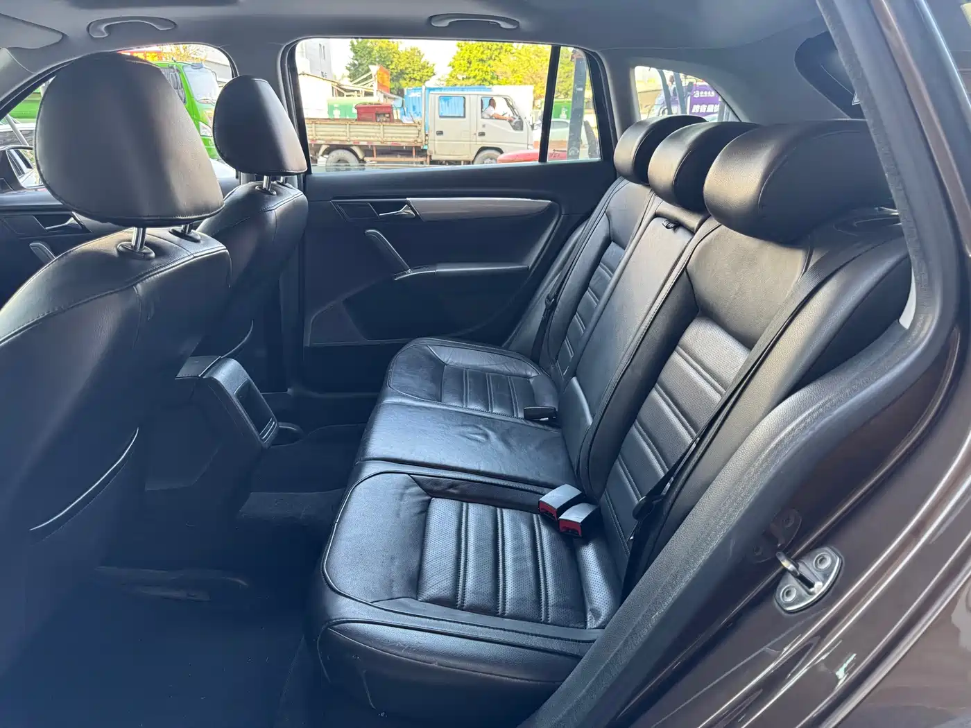 Volkswagen Lavida Tour 2013 1.6L Auto Luxury фото 4