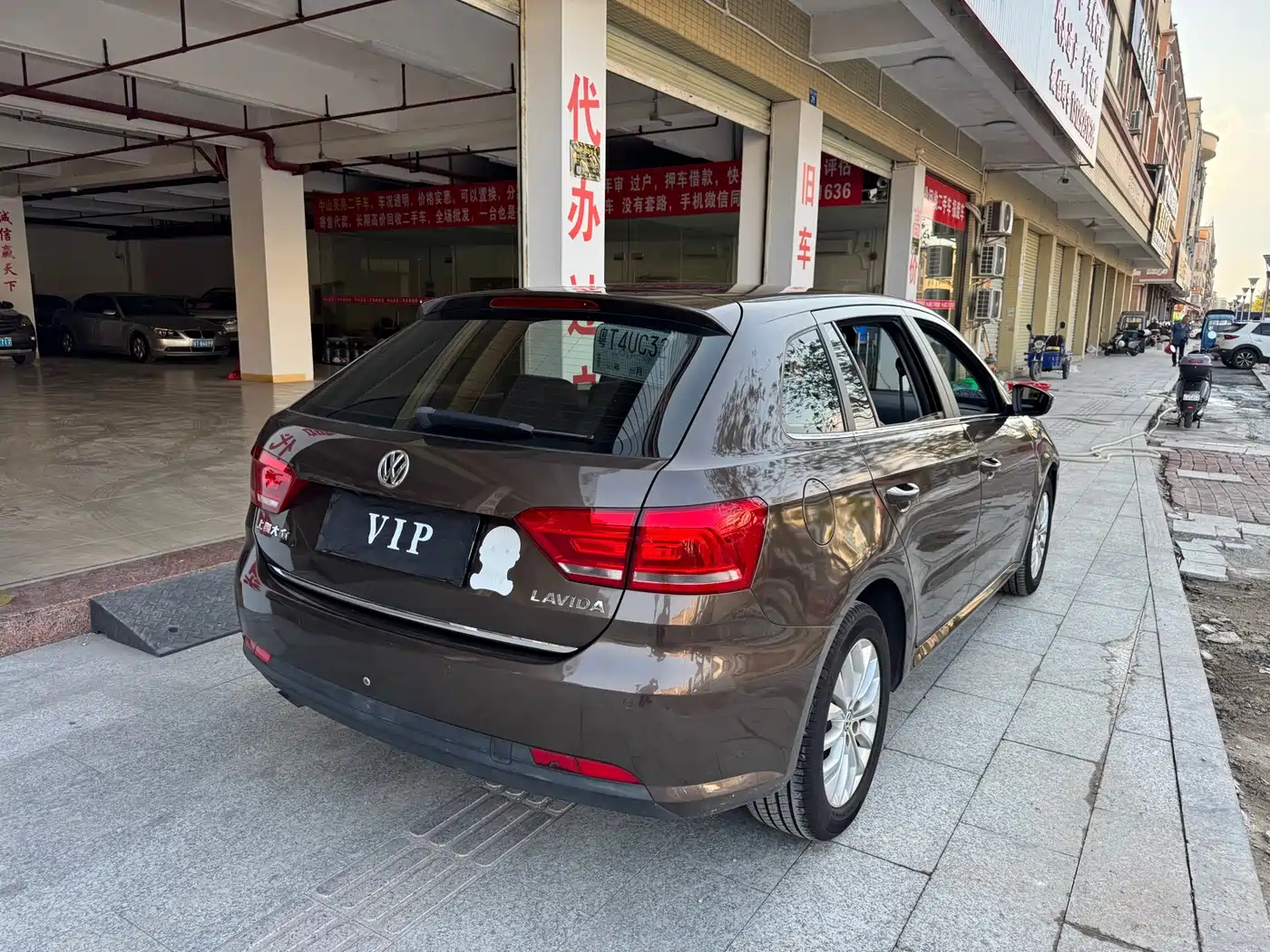 Volkswagen Lavida Tour 2013 1.6L Auto Luxury фото 14