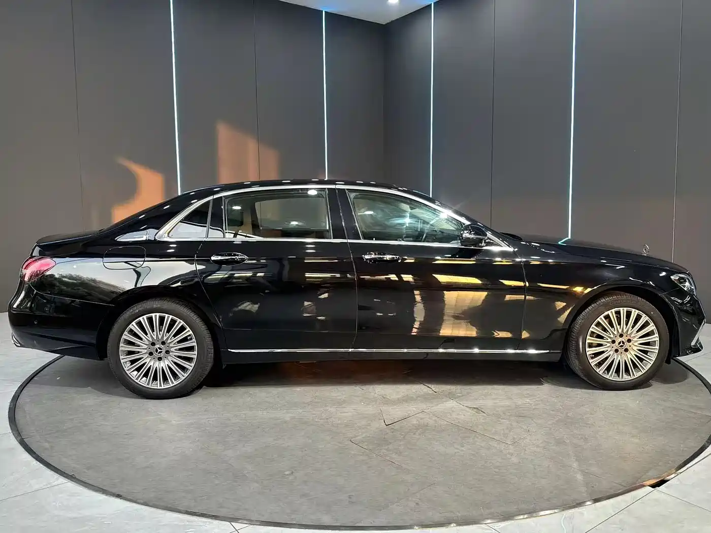 Mercedes-Benz E-Class 2022 Facelift III E 300 L Luxury фото 4