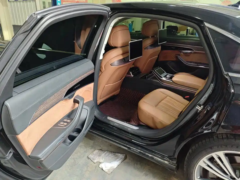 Photo 4 - Audi A8