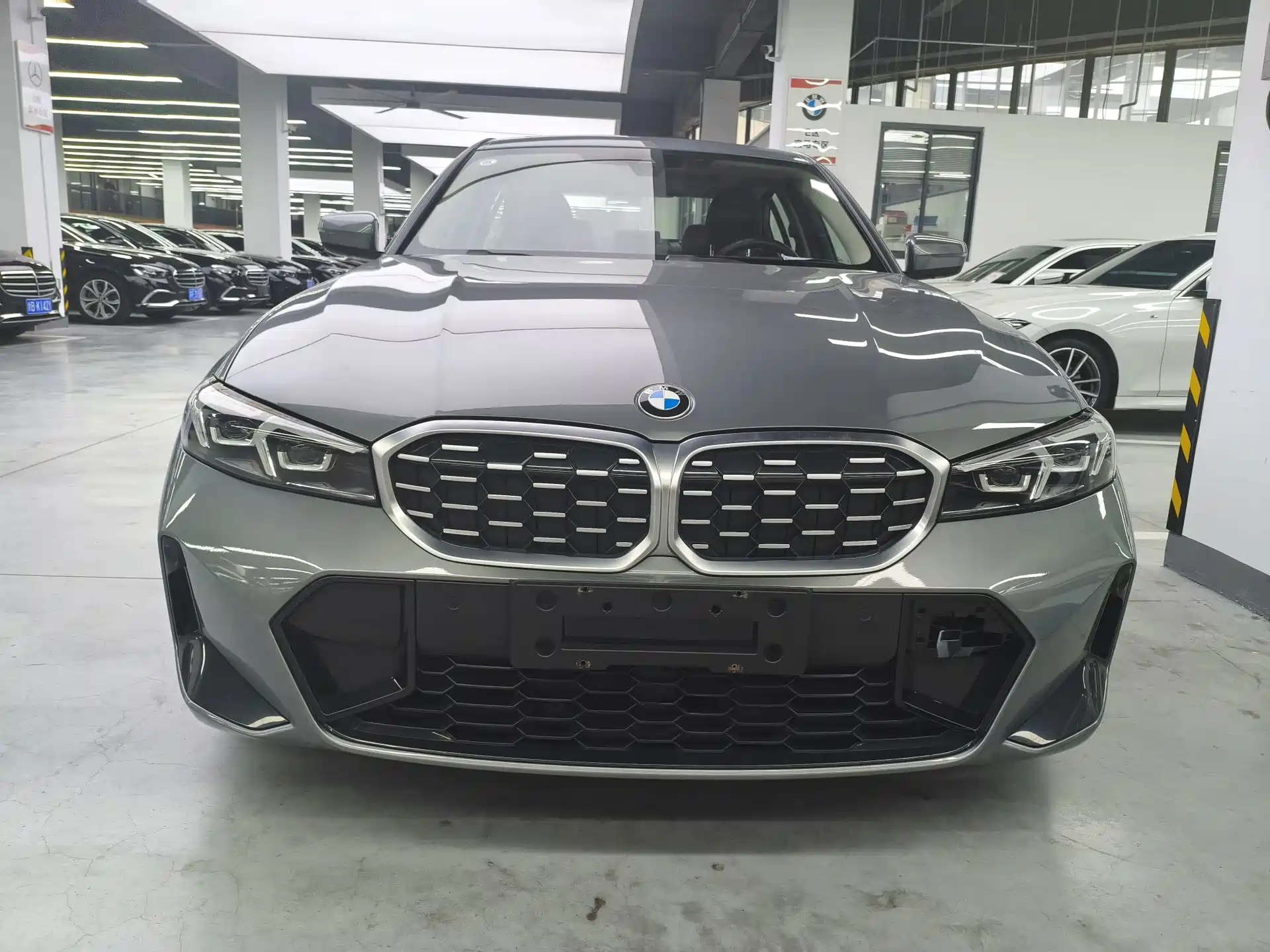 Photo 2 - BMW 3 Series