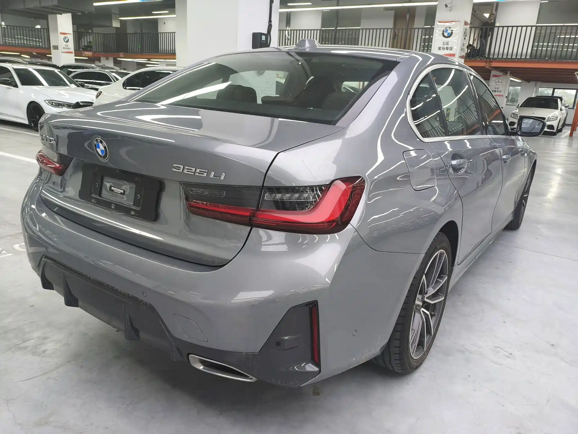 Photo 10 - BMW 3 Series