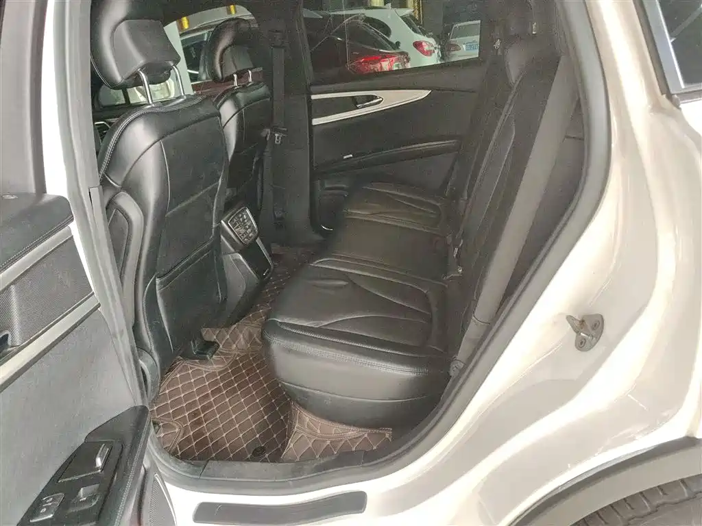 Фото 16 - Lincoln MKX
