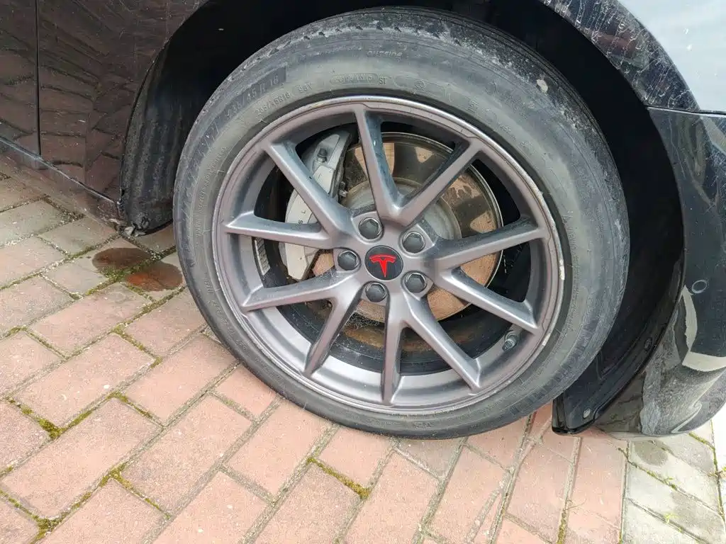 Фото 24 - Tesla Model 3