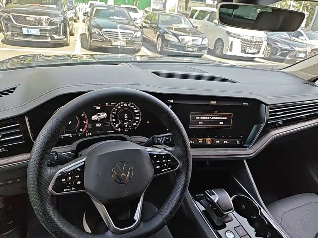 Volkswagen Touareg 2021 2021 3.0TSI R-Line Classic Sport Package