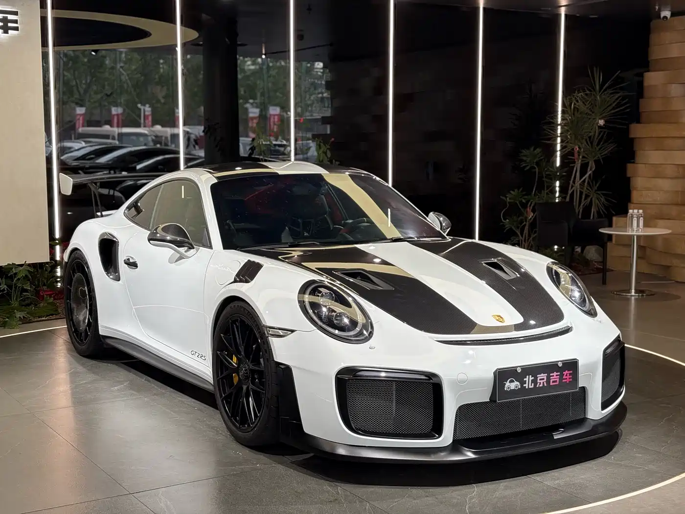 Porsche 911 2018 GT2 RS 3.8T фото 3