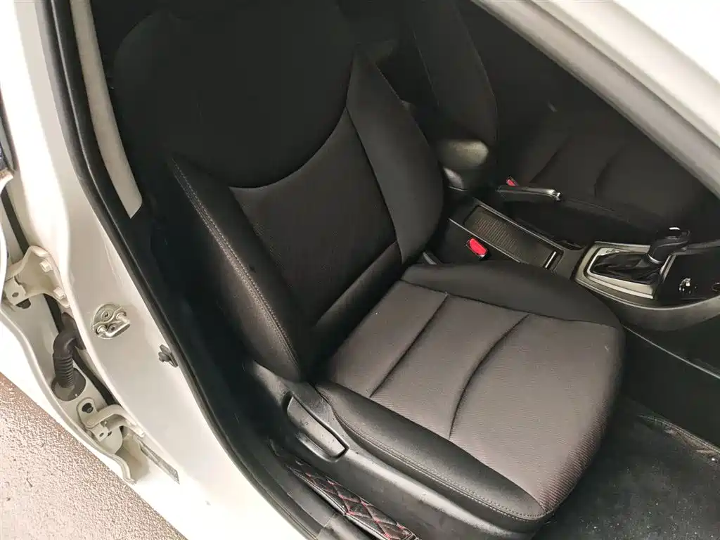 Hyundai Langdong 2016 1.6L Automatic Smart Edition фото 4