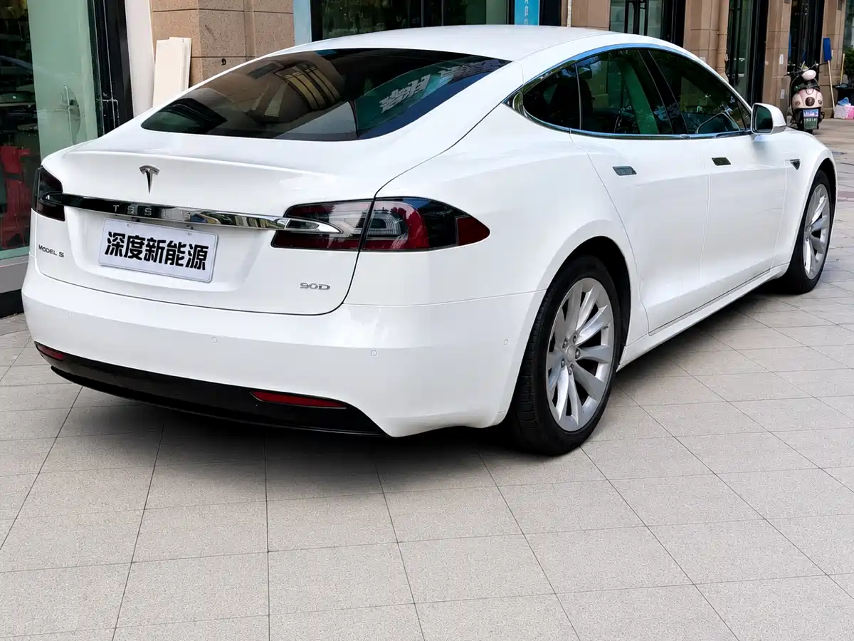 Photo 10 - Tesla Model S
