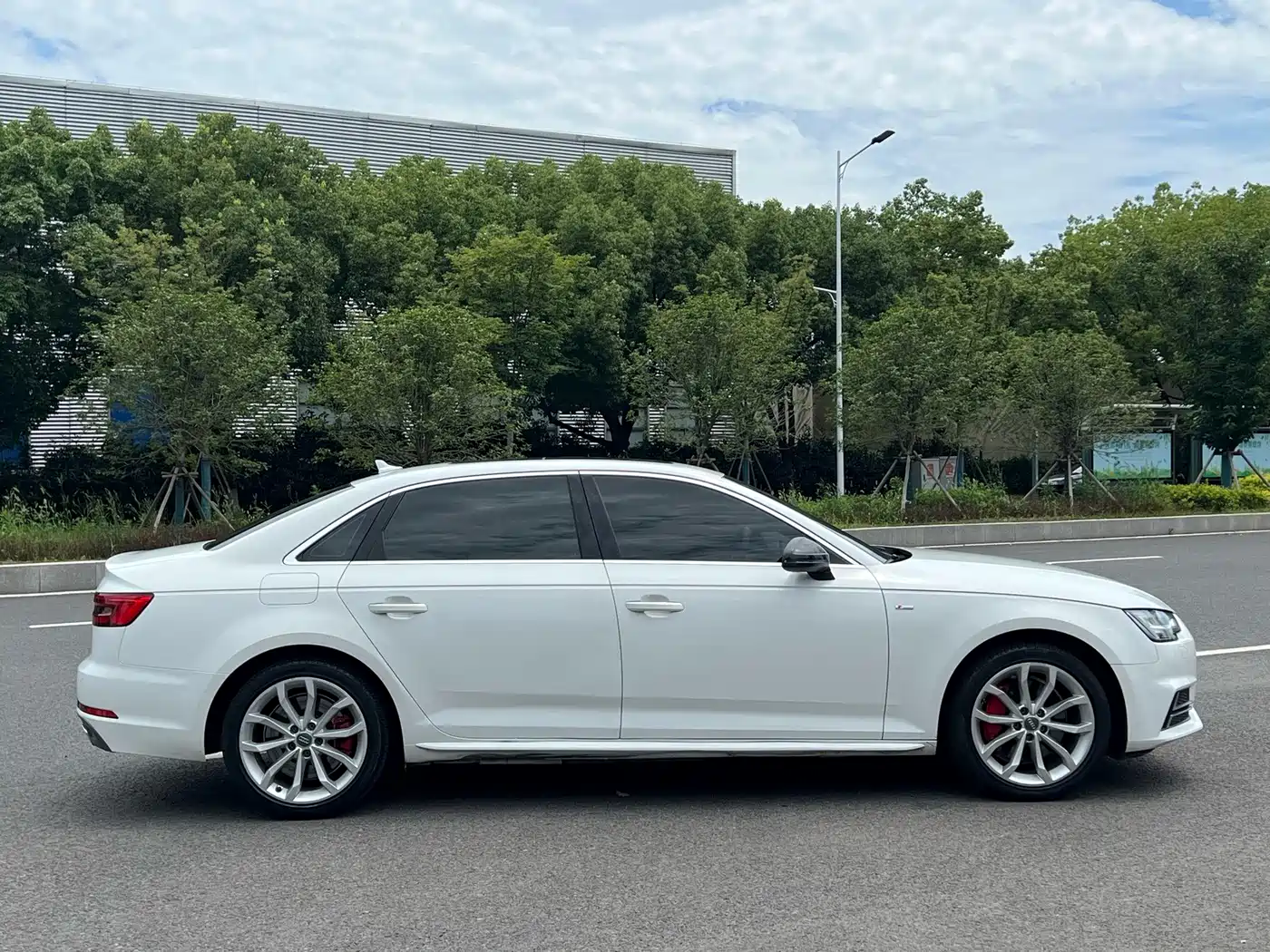 Фото 4 - Audi A4L