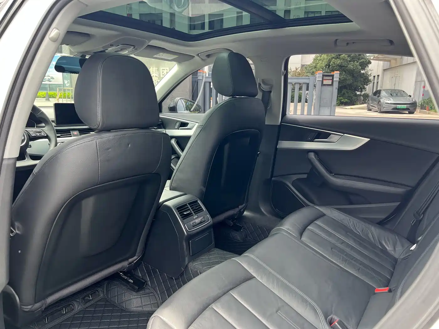 Фото 9 - Audi A4L