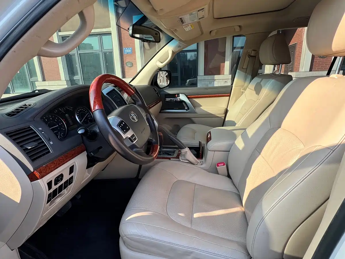 Toyota Land Cruiser 2012 4.0L Automatic VX фото 14