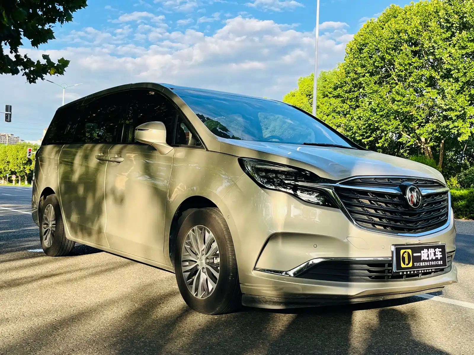 Фото 3 - Buick GL8