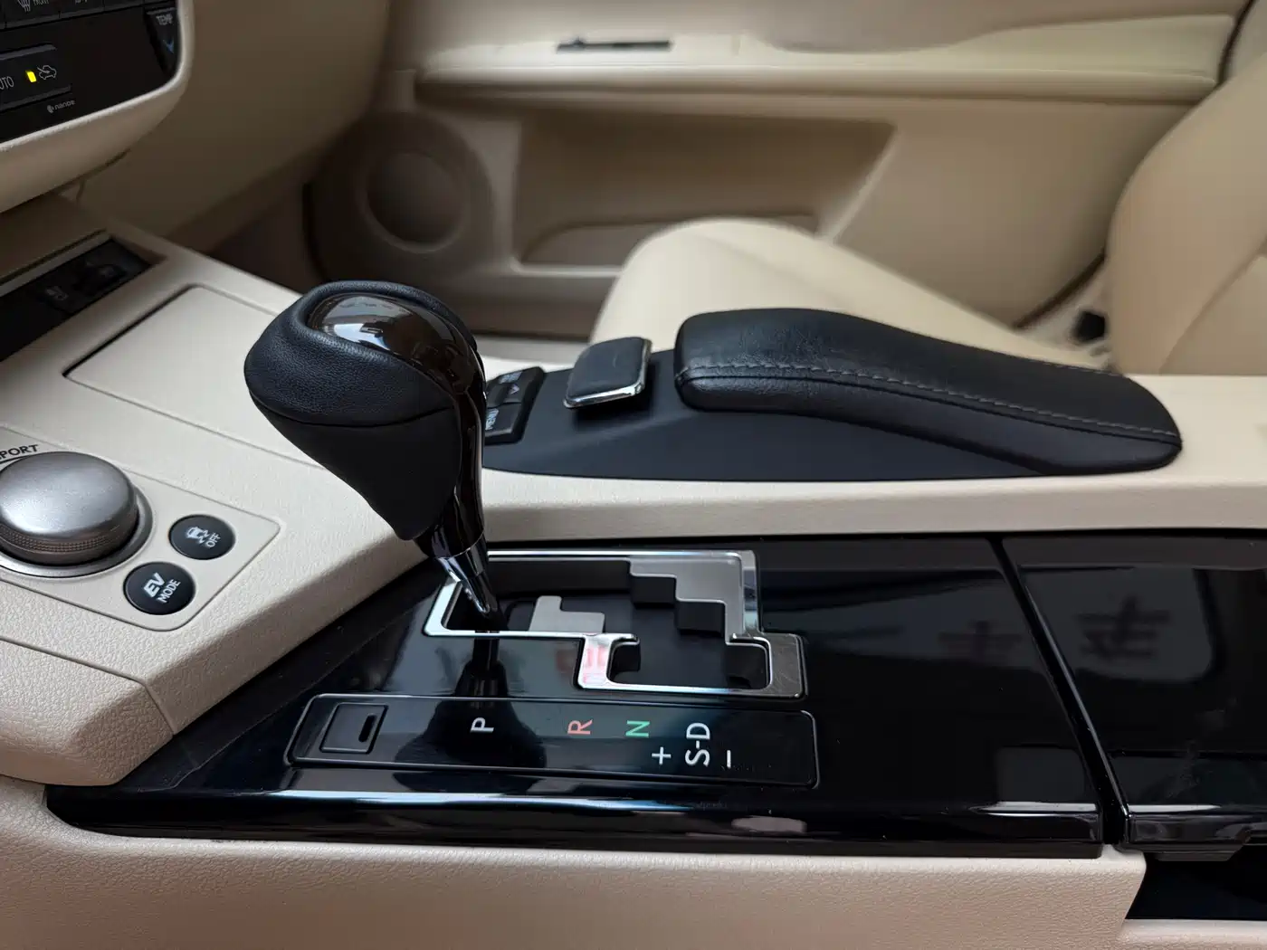 Lexus ES 2013 300h Luxury Edition фото 14