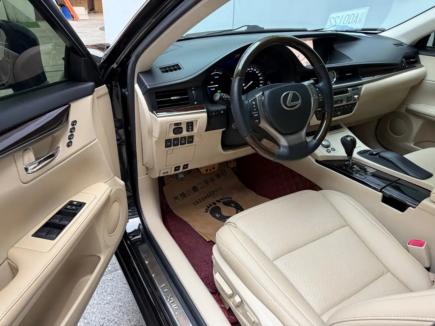 Lexus ES 2013 300h Luxury Edition фото 10
