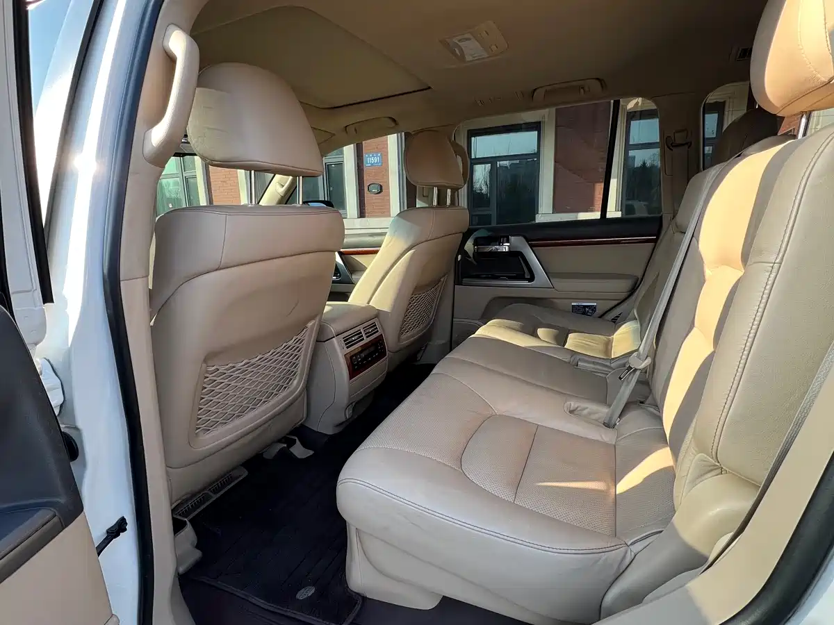 Toyota Land Cruiser 2012 4.0L Automatic VX фото 16