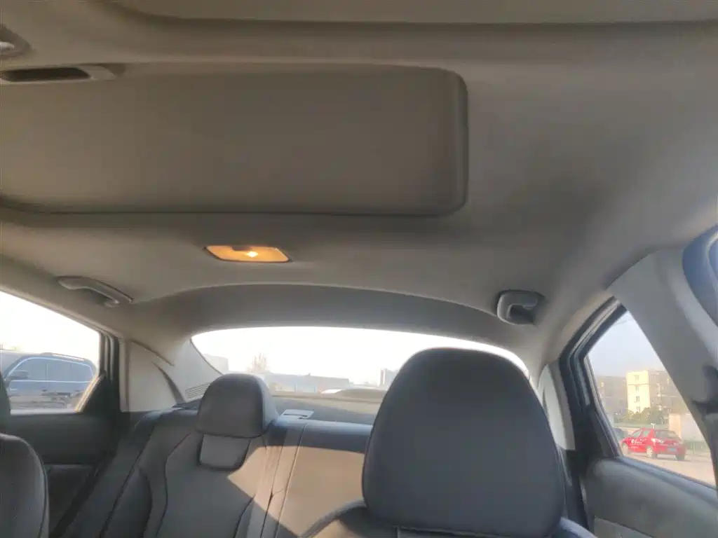 Hyundai Elantra 2022 1.5L CVT LUX Premium Edition фото 14