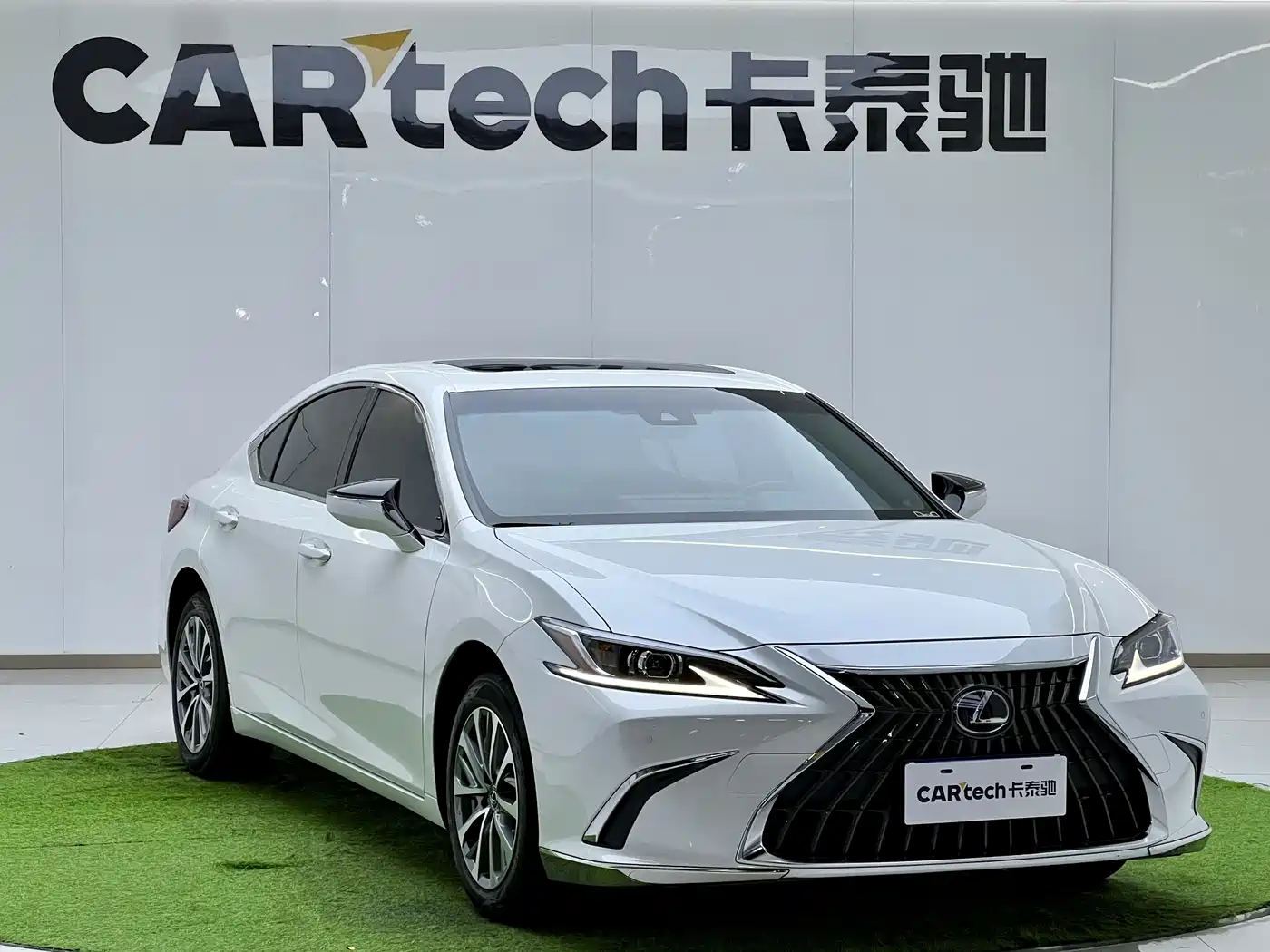 Lexus ES 2023 200 Excellence Edition фото 18