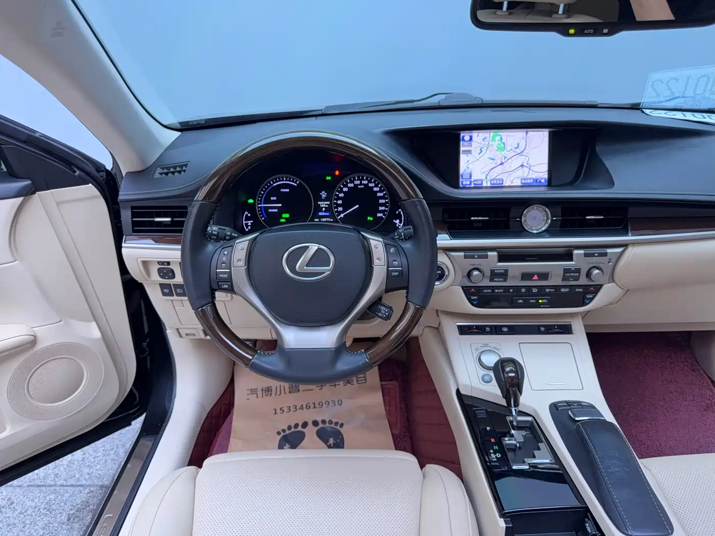 Lexus ES 2013 300h Luxury Edition фото 28