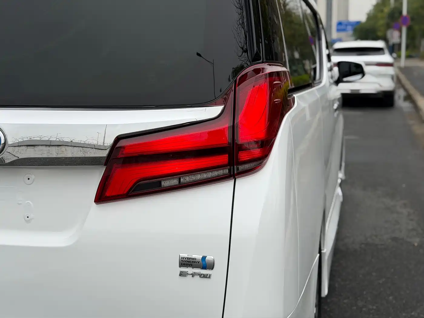 Toyota Alphard 2019 Hybrid 2.5L Premium Edition фото 9