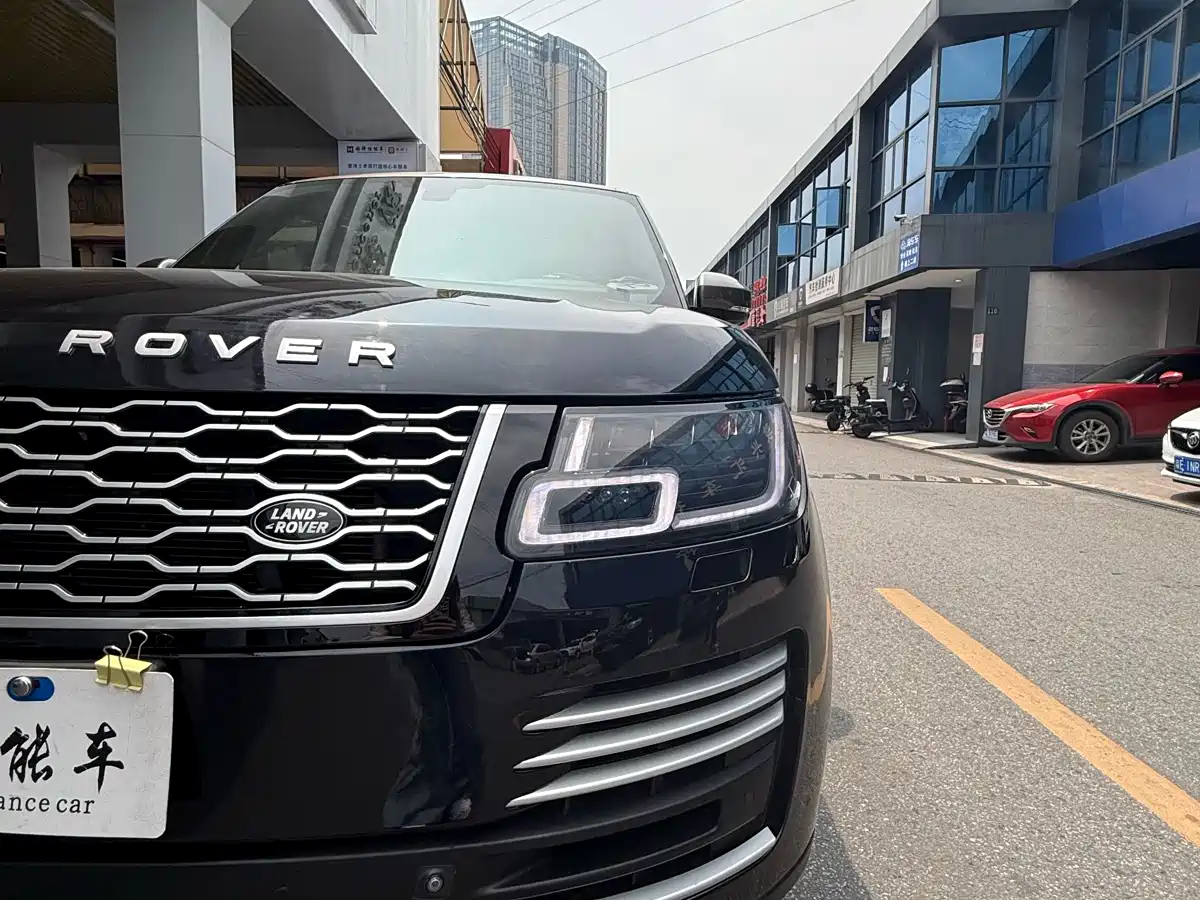 Land Rover Range Rover 2017 3.0 SC V6 Golden Age Edition фото 24