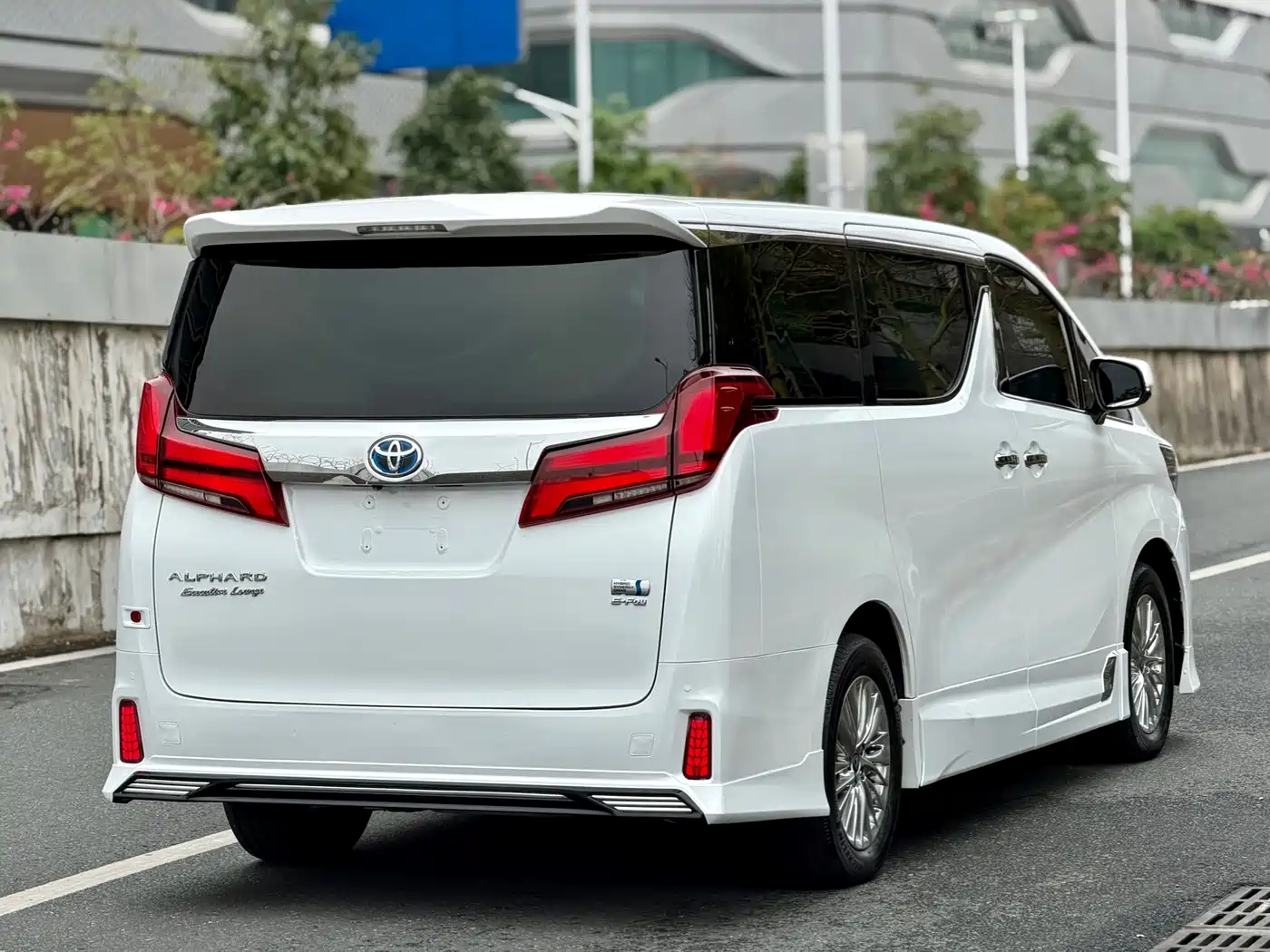 Toyota Alphard 2019 Hybrid 2.5L Premium Edition фото 6
