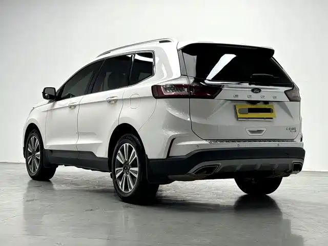 Фото 7 - Ford Edge