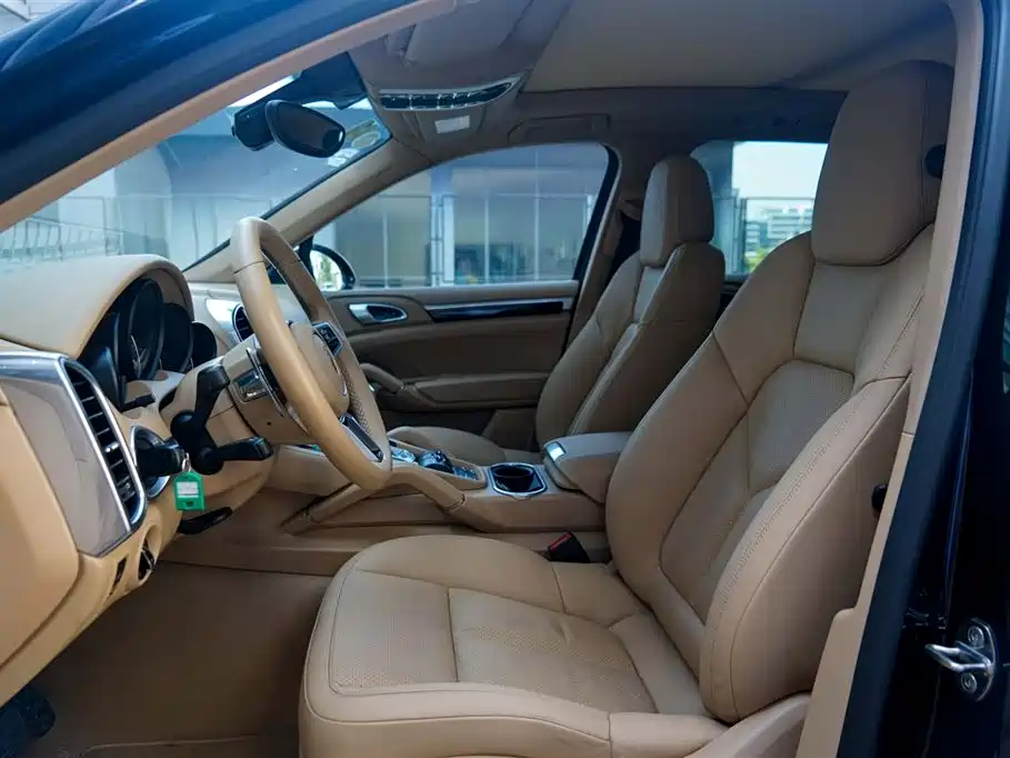 صورة 12 - Porsche Cayenne