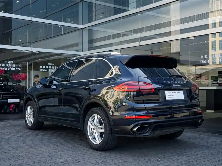 صورة 3 - Porsche Cayenne