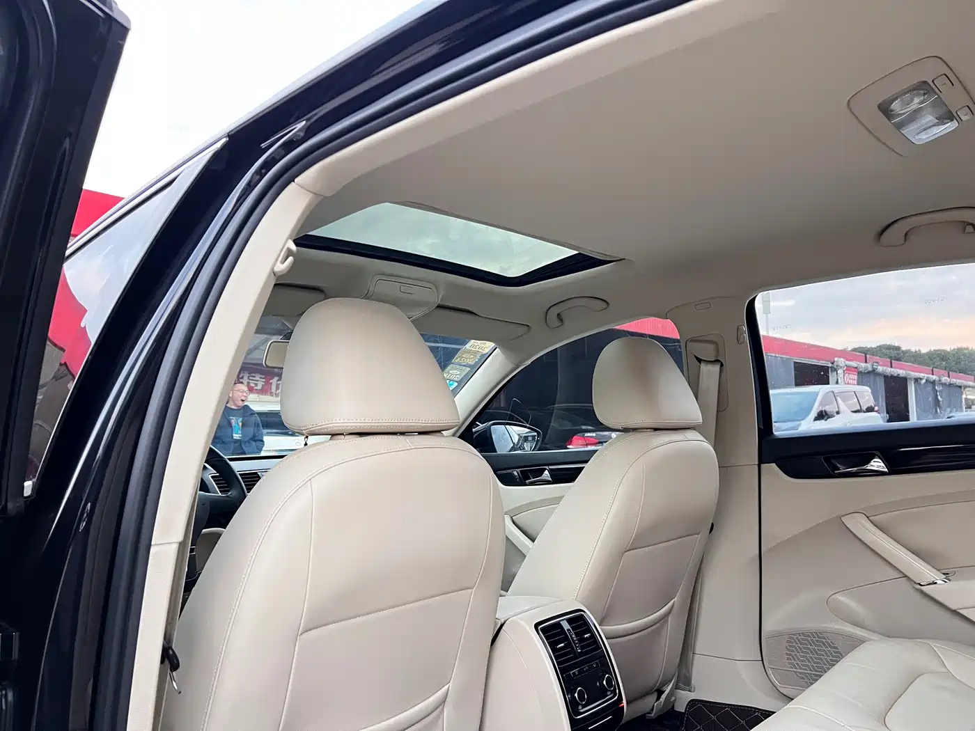 Volkswagen Passat 2014 1.8TSI DSG Executive Edition фото 11