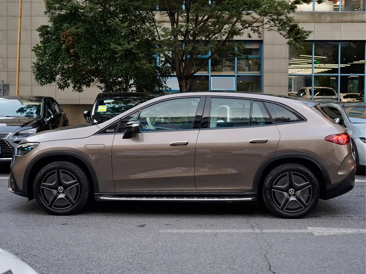Фото 3 - Mercedes-Benz EQE SUV