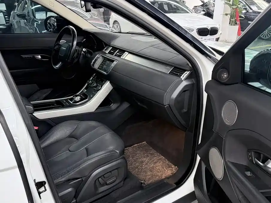 Land Rover Range Rover Evoque 2015 2.0T 5-Door Fashion Edition фото 10
