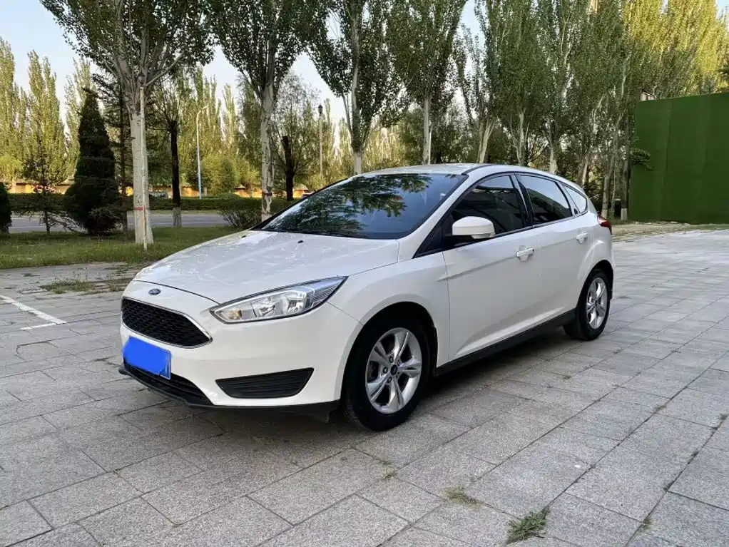 Фото 2 - Ford Focus
