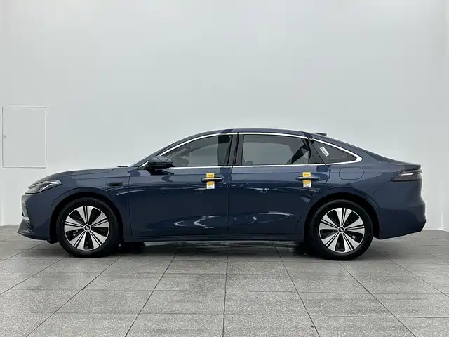 Geely Galaxy Galaxy A7 2025 EM-i 150km Explorer+ Edition фото 8
