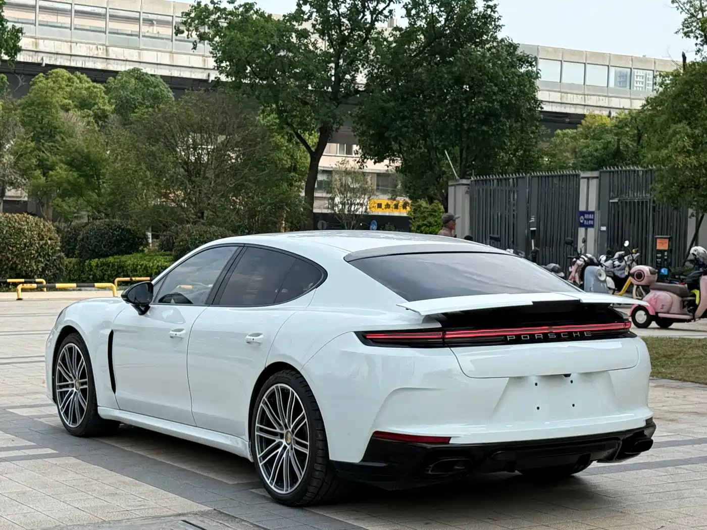 Porsche Panamera 2014 Panamera 4 3.0T фото 4