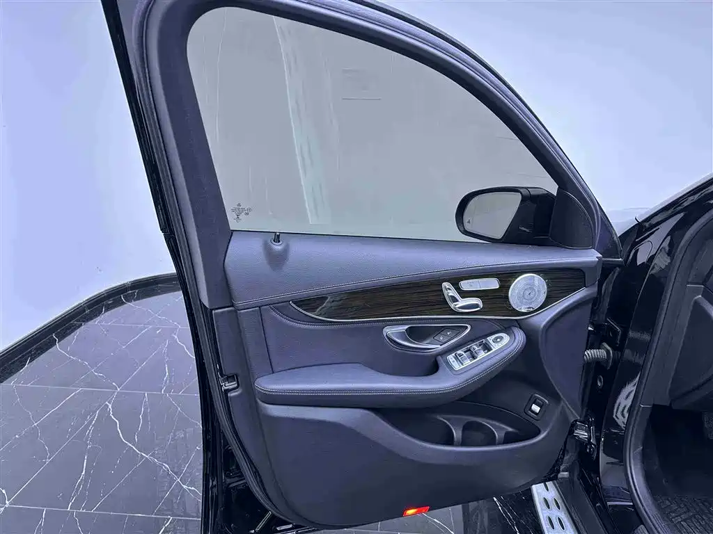Mercedes-Benz GLC 2016 GLC 260 4MATIC Luxury фото 17