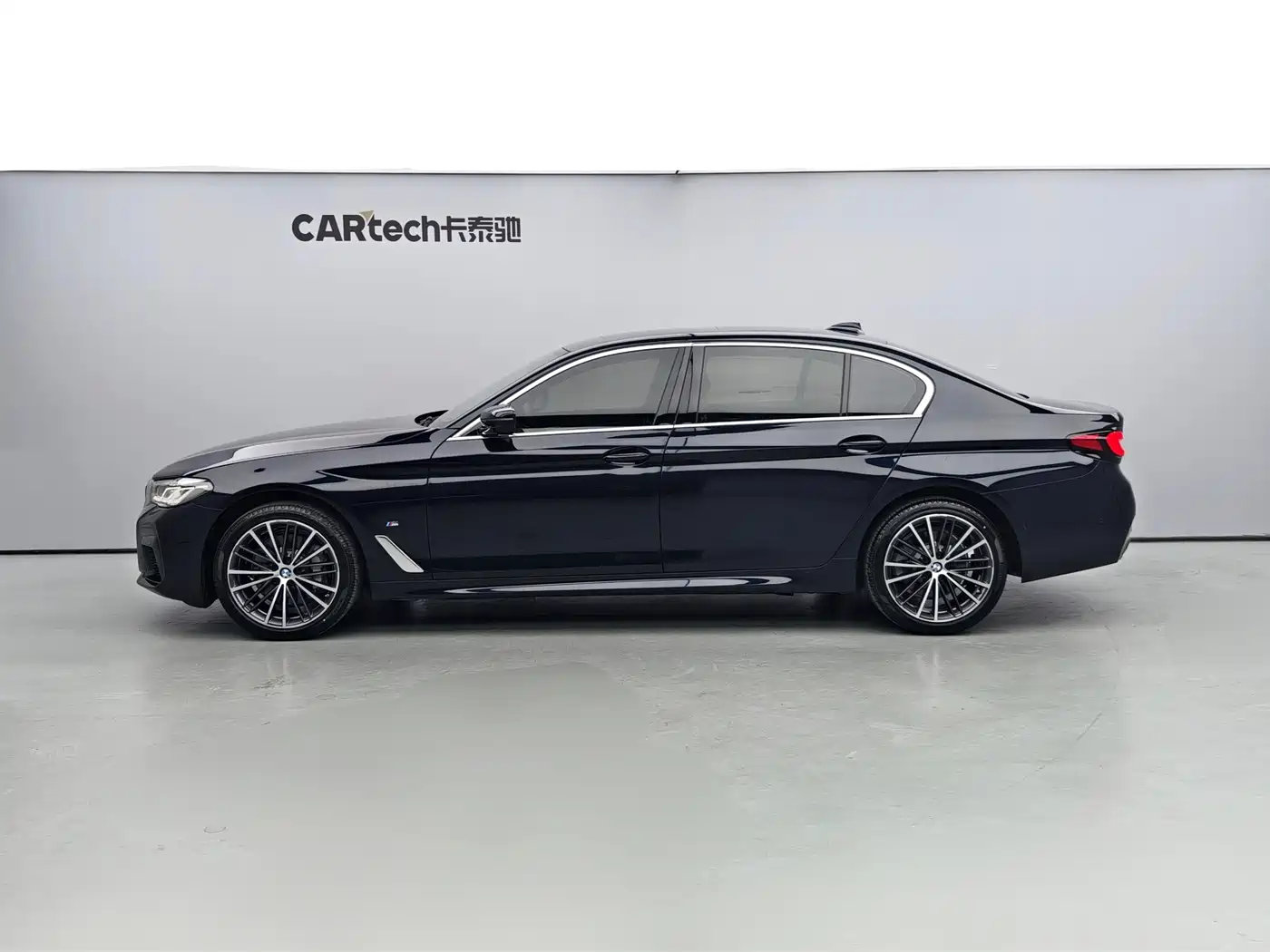BMW 5 Series 2023 530Li Leading M Sport Package фото 3