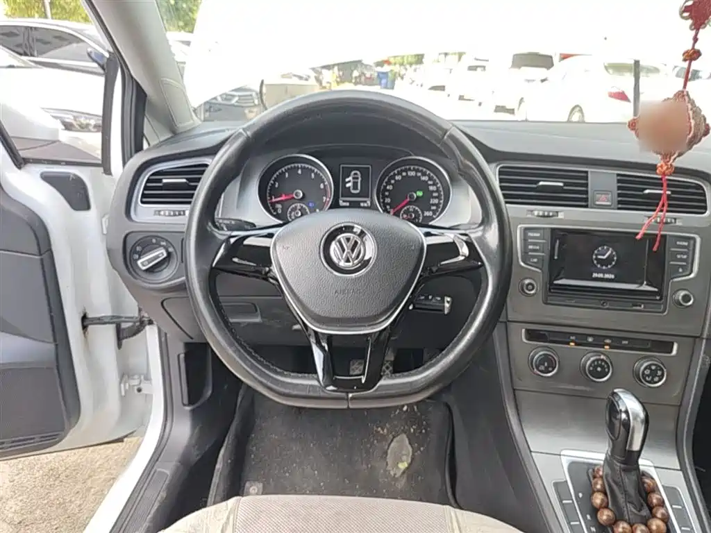 Volkswagen Golf 2016 1.6L Automatic Comfort фото 11
