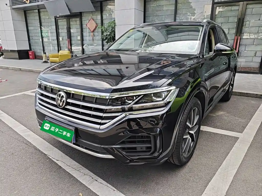 Фото 2 - Volkswagen Touareg