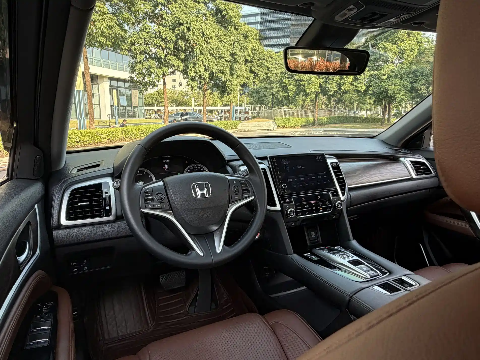 Фото 8 - Honda UR-V