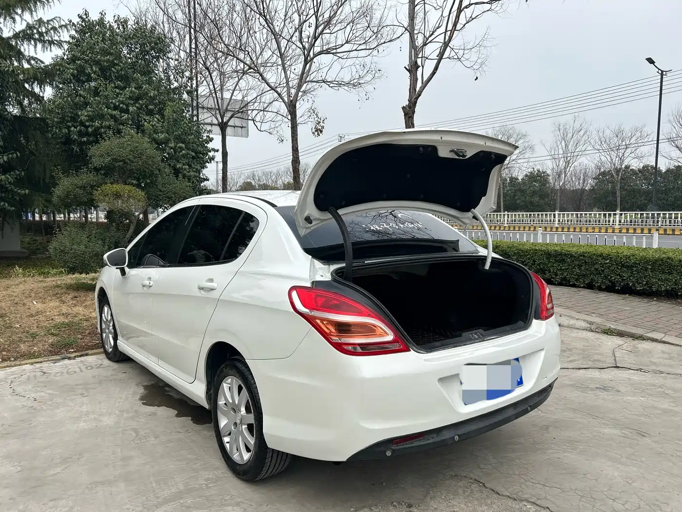 Peugeot 308 2014 Model Joy Edition Classic 1.6L Manual Superior Style фото 13