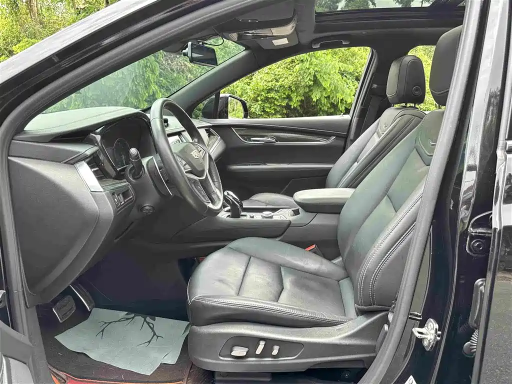 Фото 10 - Cadillac XT5